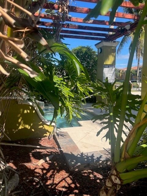 SPA IN THE POOL AREA