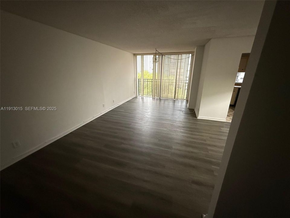 For Rent: $2,200 (2 beds, 2 baths, 1031 Square Feet)