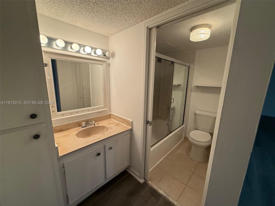 For Rent: $2,200 (2 beds, 2 baths, 1031 Square Feet)