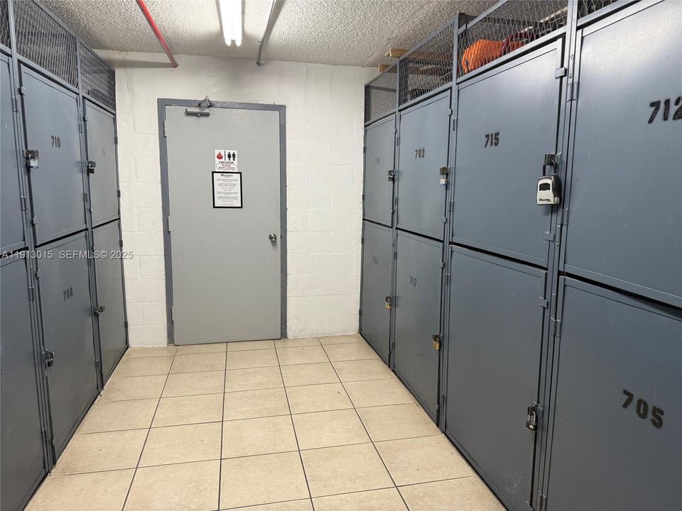 For Rent: $2,200 (2 beds, 2 baths, 1031 Square Feet)