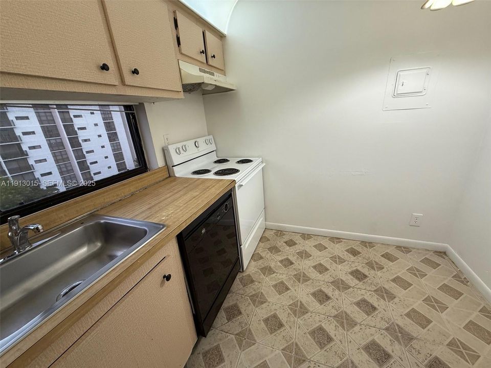 For Rent: $2,200 (2 beds, 2 baths, 1031 Square Feet)