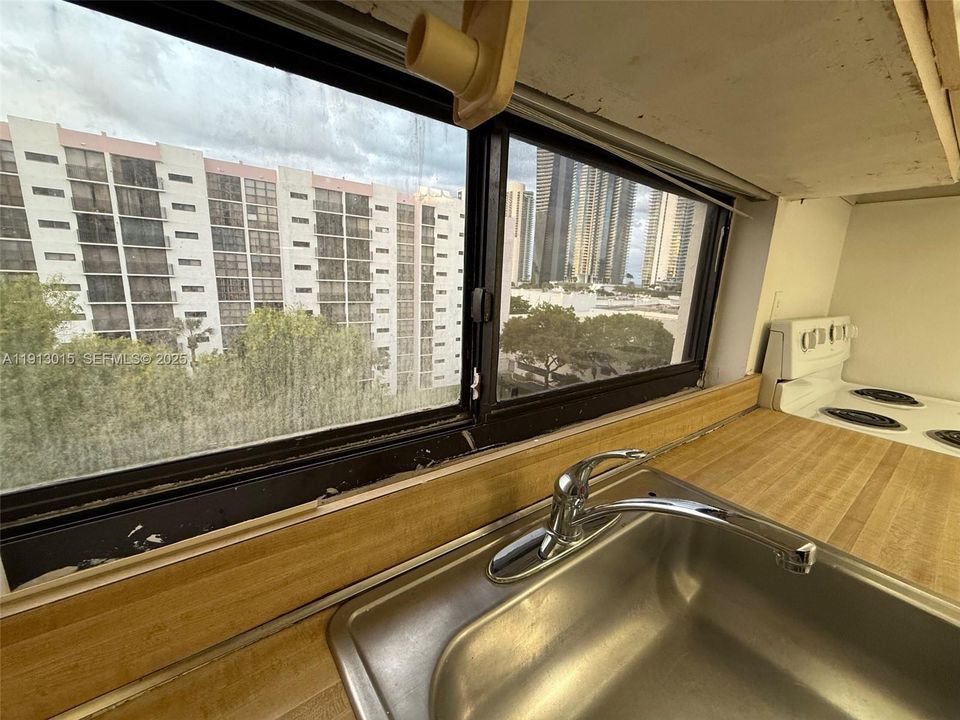 For Rent: $2,200 (2 beds, 2 baths, 1031 Square Feet)