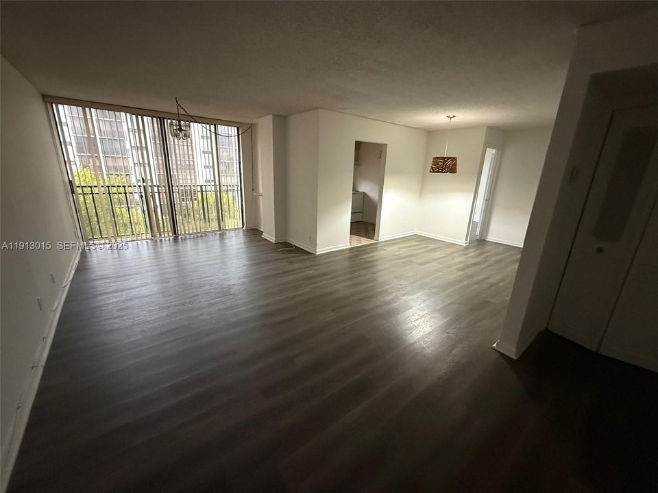 For Rent: $2,200 (2 beds, 2 baths, 1031 Square Feet)