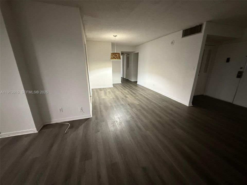 For Rent: $2,200 (2 beds, 2 baths, 1031 Square Feet)