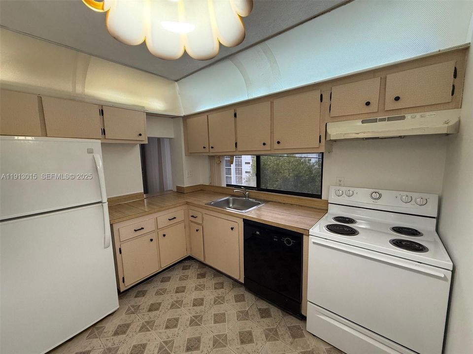 For Rent: $2,200 (2 beds, 2 baths, 1031 Square Feet)