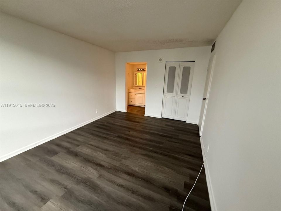 For Rent: $2,200 (2 beds, 2 baths, 1031 Square Feet)