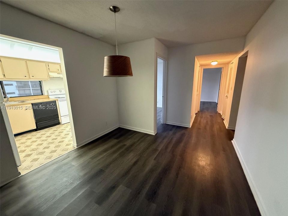 For Rent: $2,200 (2 beds, 2 baths, 1031 Square Feet)