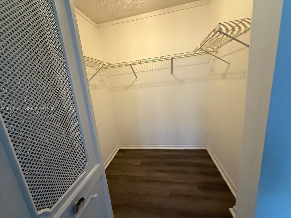 For Rent: $2,200 (2 beds, 2 baths, 1031 Square Feet)