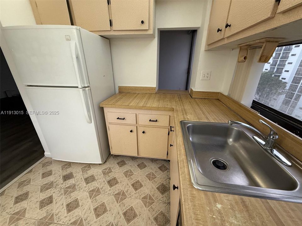 For Rent: $2,200 (2 beds, 2 baths, 1031 Square Feet)