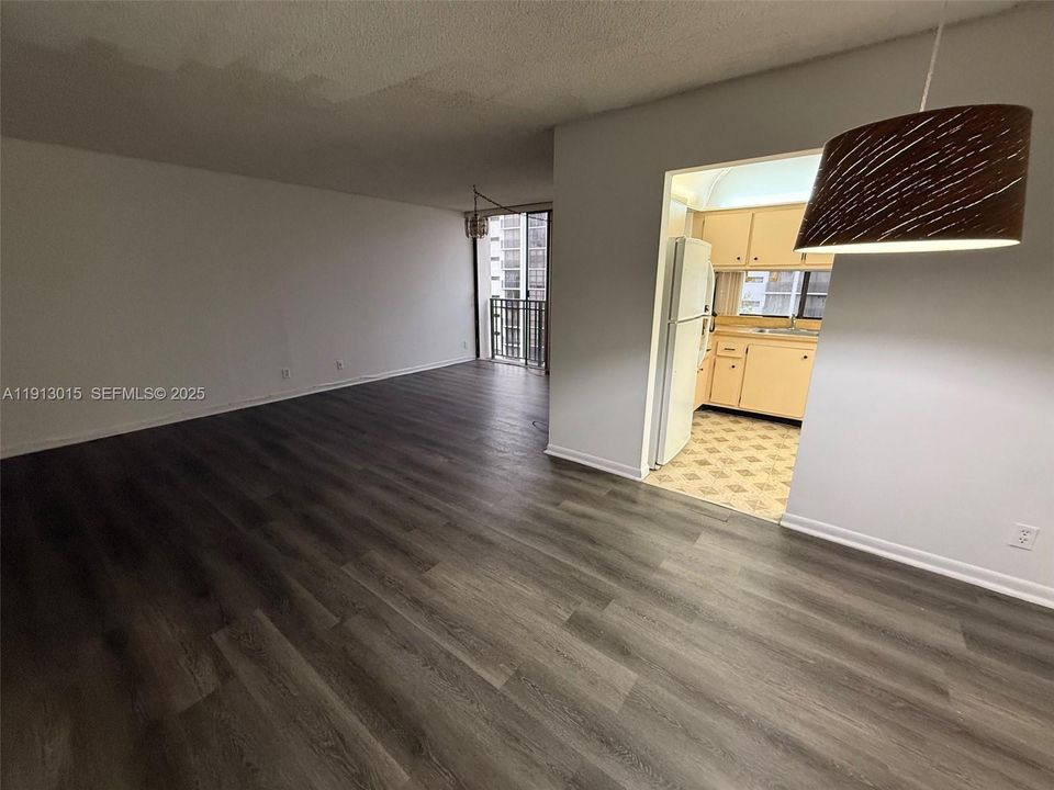 For Rent: $2,200 (2 beds, 2 baths, 1031 Square Feet)
