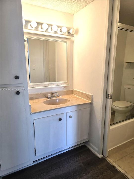 For Rent: $2,200 (2 beds, 2 baths, 1031 Square Feet)