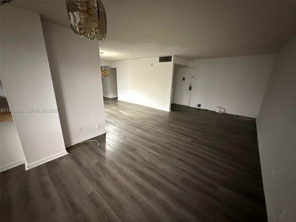 For Rent: $2,200 (2 beds, 2 baths, 1031 Square Feet)