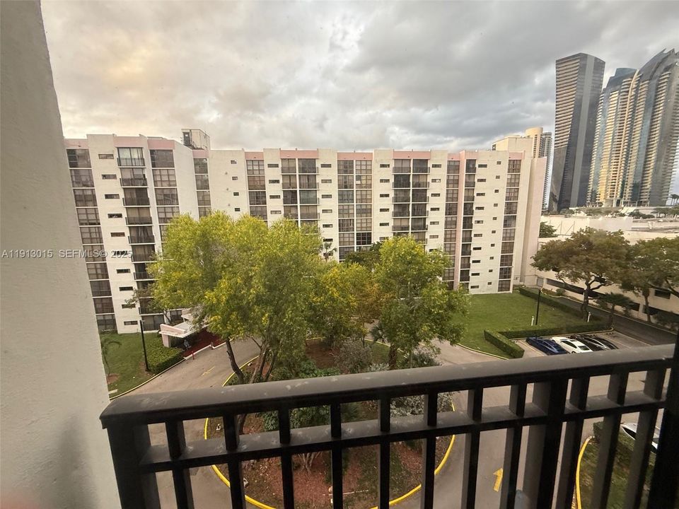 For Rent: $2,200 (2 beds, 2 baths, 1031 Square Feet)