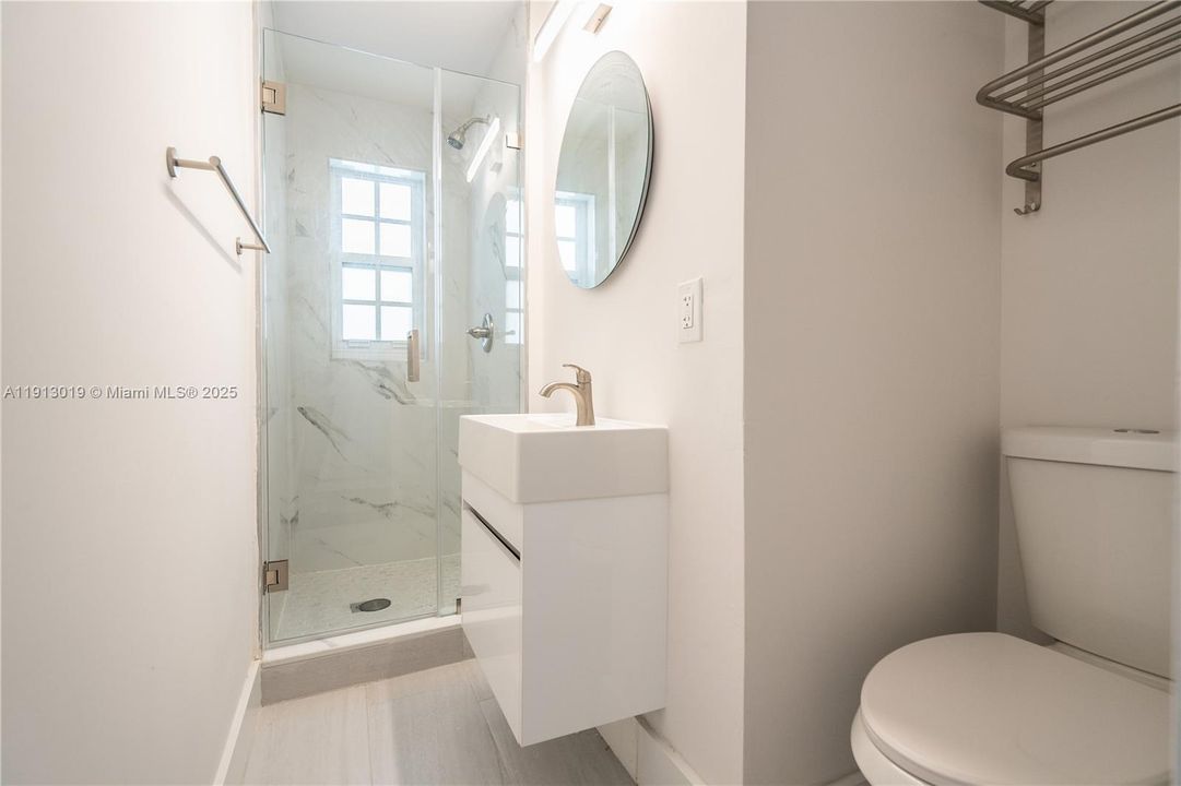 合同活跃: $3,200 (3 贝兹, 2 浴室, 980 平方英尺)