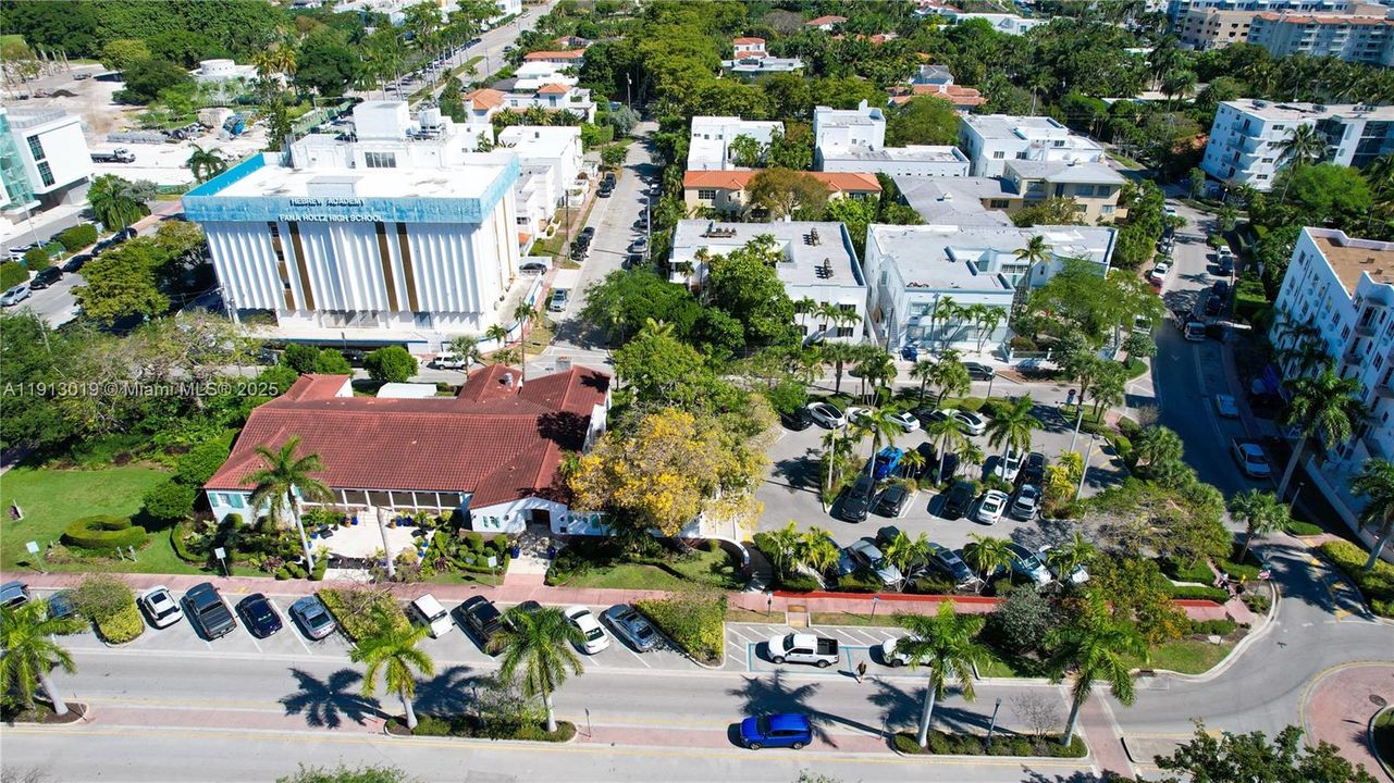 合同活跃: $3,200 (3 贝兹, 2 浴室, 980 平方英尺)