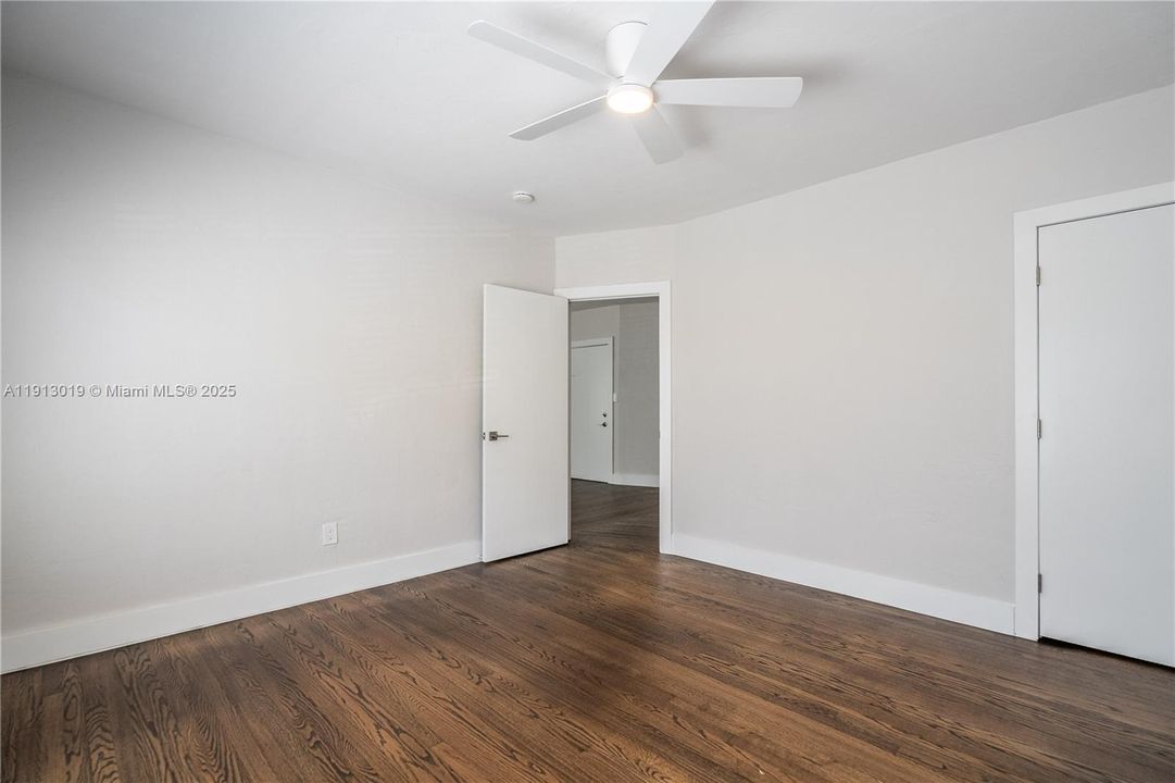 合同活跃: $3,200 (3 贝兹, 2 浴室, 980 平方英尺)