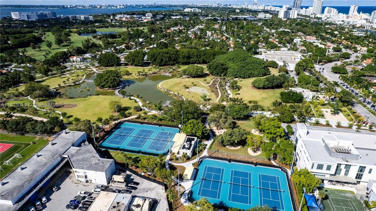 合同活跃: $3,200 (3 贝兹, 2 浴室, 980 平方英尺)