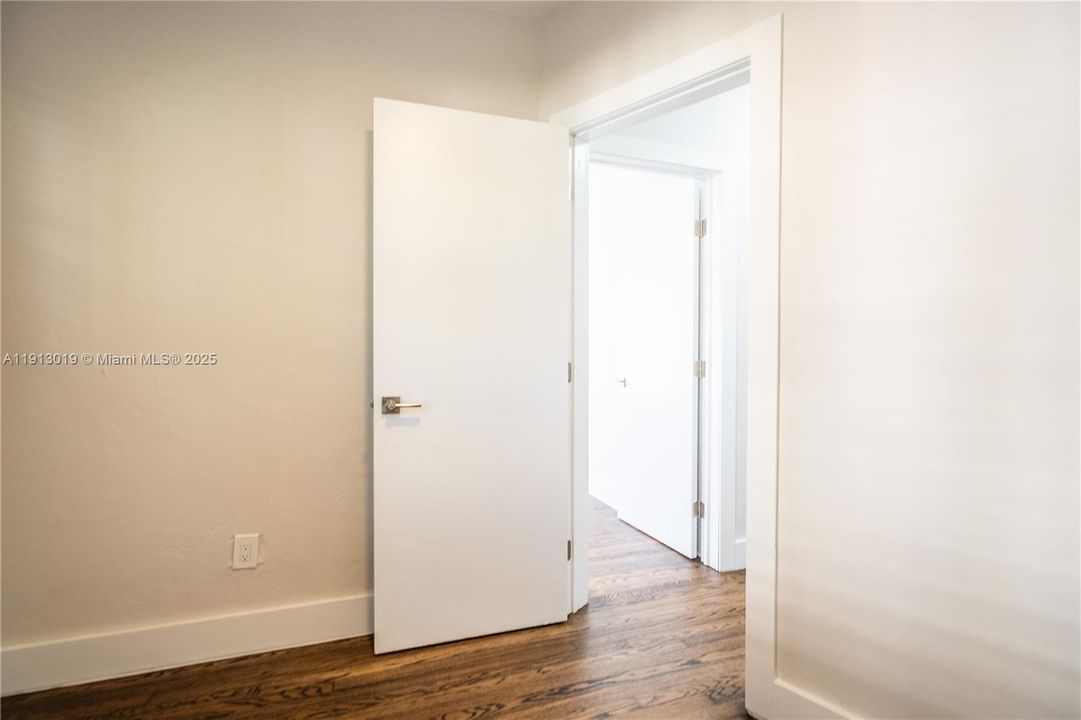 合同活跃: $3,200 (3 贝兹, 2 浴室, 980 平方英尺)