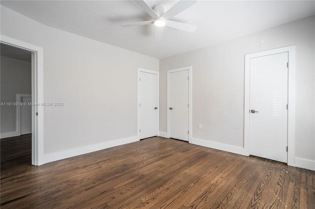 合同活跃: $3,200 (3 贝兹, 2 浴室, 980 平方英尺)