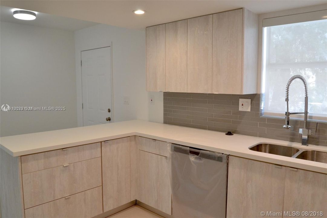 На продажу: $274,999 (1 спален, 1 ванн, 1149 Квадратных фут)