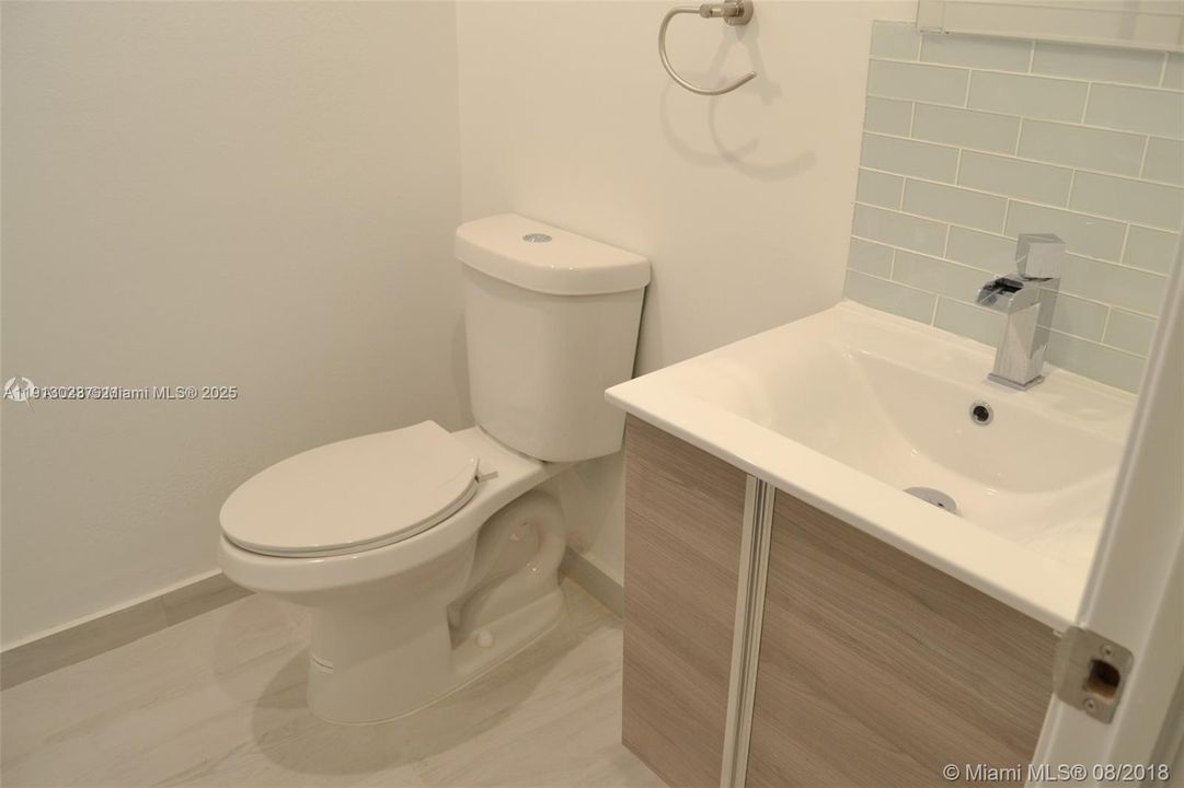 На продажу: $274,999 (1 спален, 1 ванн, 1149 Квадратных фут)