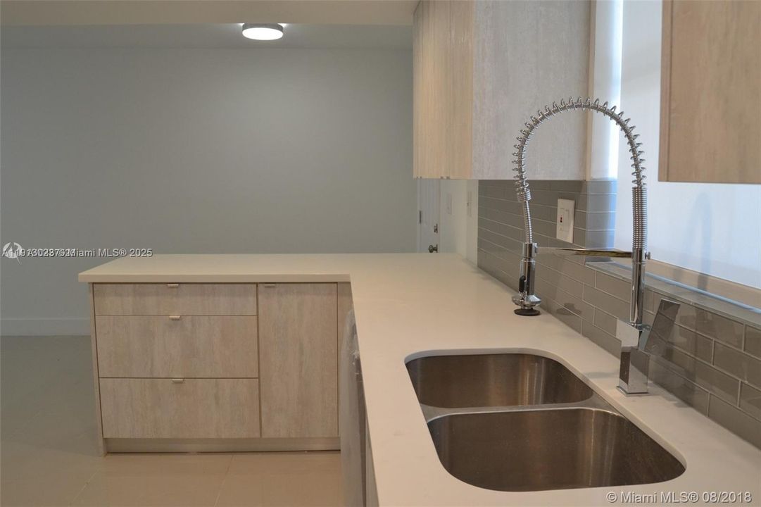 На продажу: $274,999 (1 спален, 1 ванн, 1149 Квадратных фут)