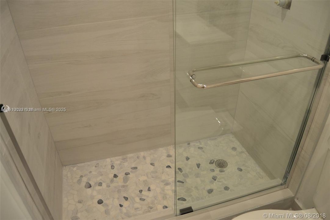 На продажу: $274,999 (1 спален, 1 ванн, 1149 Квадратных фут)