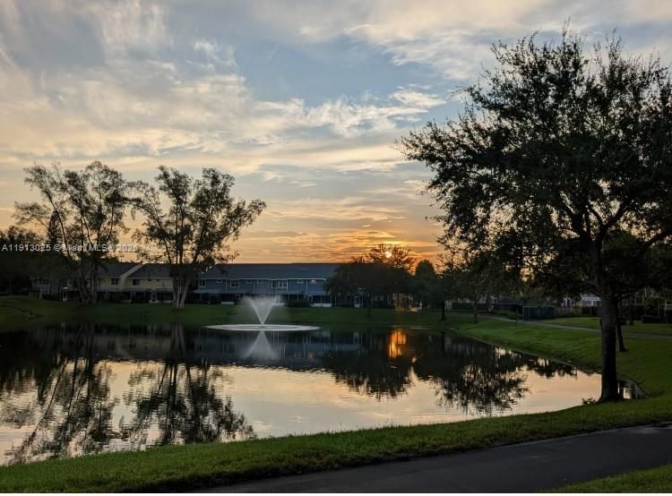 合同活跃: $550,000 (3 贝兹, 2 浴室, 1603 平方英尺)