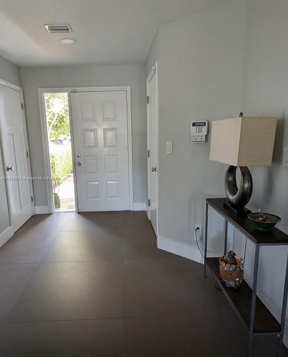 合同活跃: $550,000 (3 贝兹, 2 浴室, 1603 平方英尺)