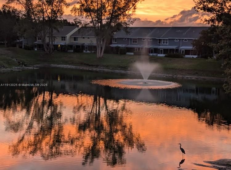 合同活跃: $550,000 (3 贝兹, 2 浴室, 1603 平方英尺)