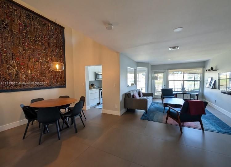 合同活跃: $550,000 (3 贝兹, 2 浴室, 1603 平方英尺)