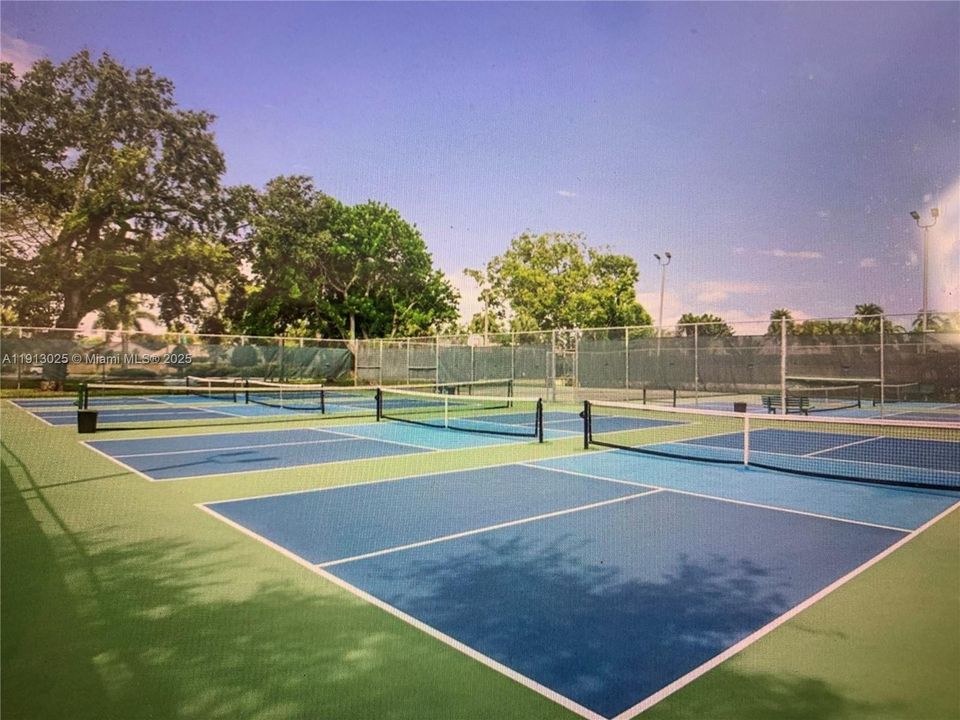 合同活跃: $550,000 (3 贝兹, 2 浴室, 1603 平方英尺)