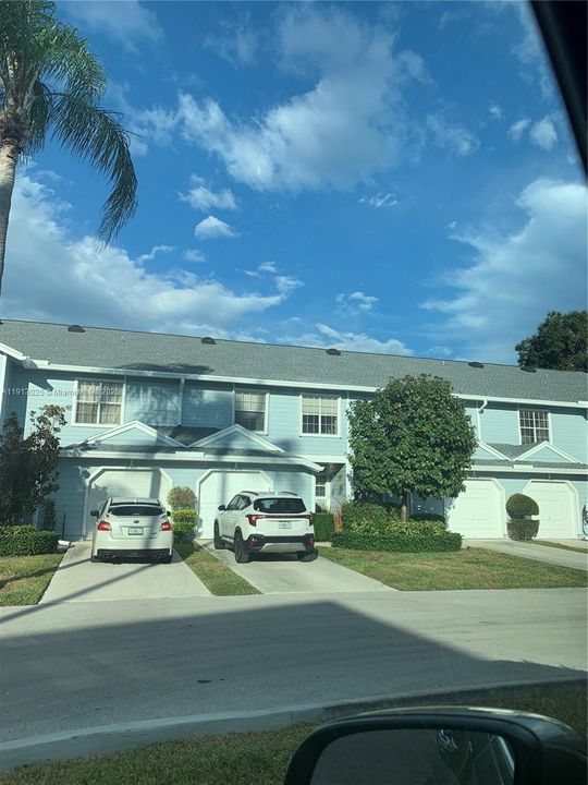 合同活跃: $550,000 (3 贝兹, 2 浴室, 1603 平方英尺)