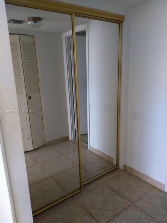 For Sale: $137,000 (1 beds, 1 baths, 790 Square Feet)