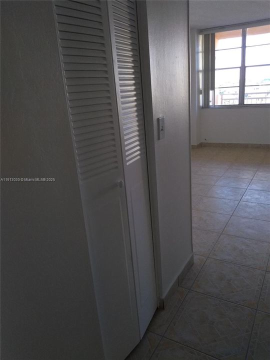 For Sale: $137,000 (1 beds, 1 baths, 790 Square Feet)