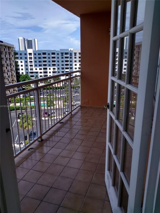 For Sale: $137,000 (1 beds, 1 baths, 790 Square Feet)