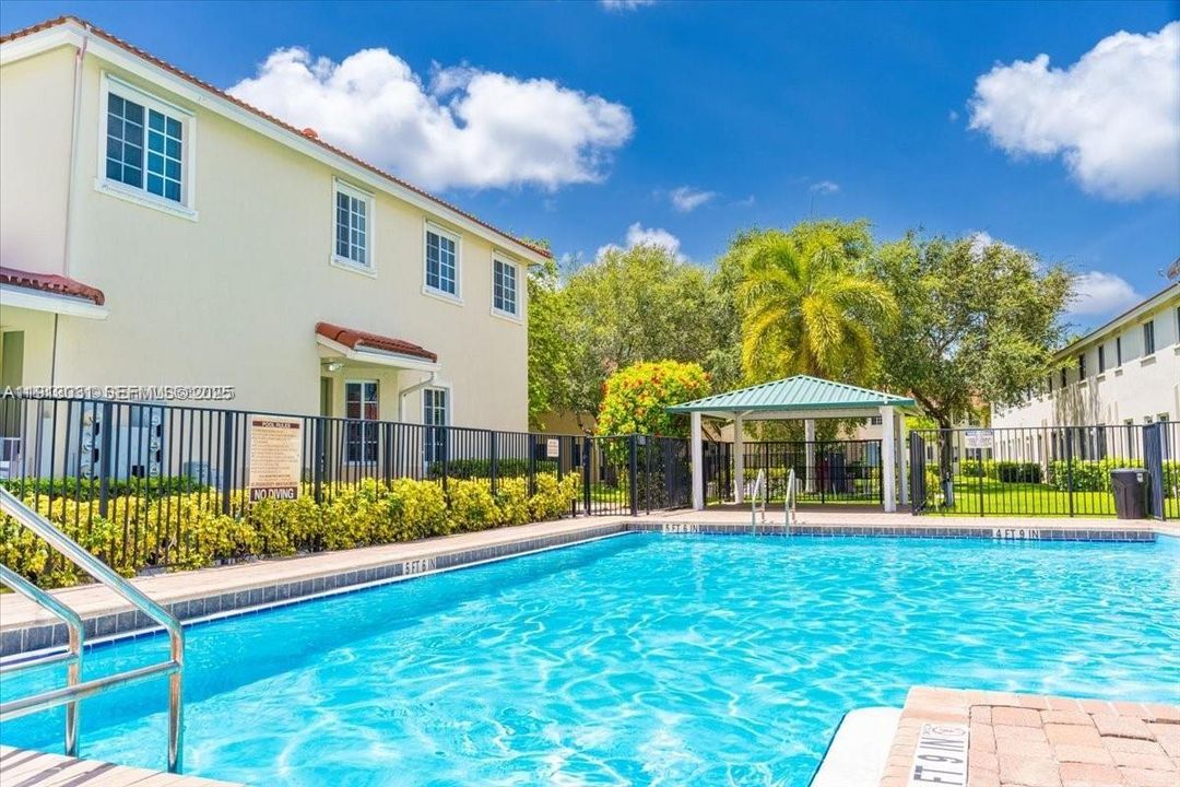 В аренду: $2,900 (4 спален, 3 ванн, 1694 Квадратных фут)