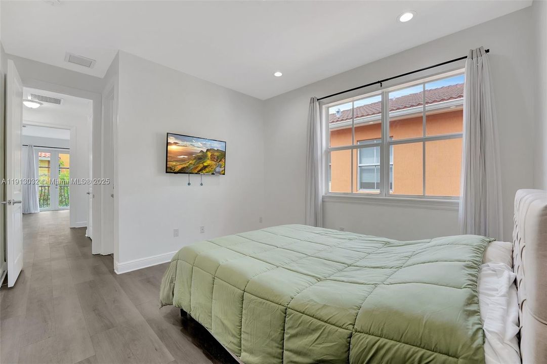 Active With Contract: $5,250 (4 beds, 4 baths, 2400 Square Feet)