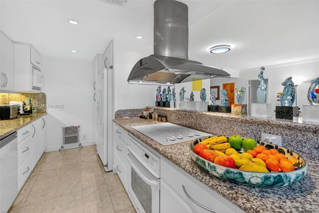 待售: $1,210,000 (2 贝兹, 2 浴室, 1600 平方英尺)