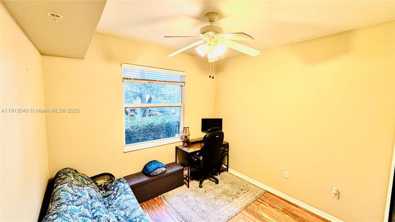 На продажу: $255,000 (2 спален, 2 ванн, 1055 Квадратных фут)