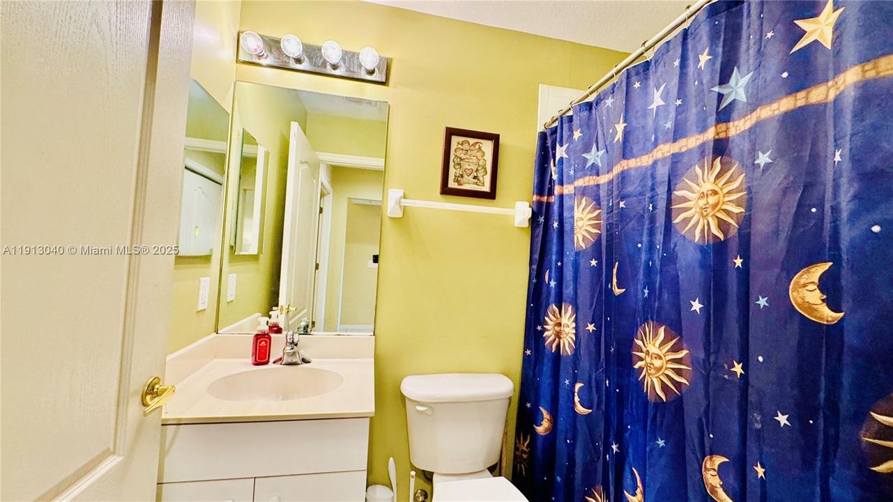 На продажу: $255,000 (2 спален, 2 ванн, 1055 Квадратных фут)