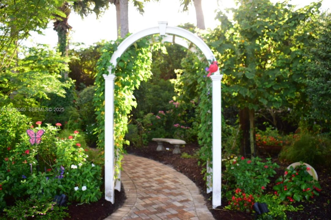 待售: $255,000 (2 贝兹, 2 浴室, 1055 平方英尺)