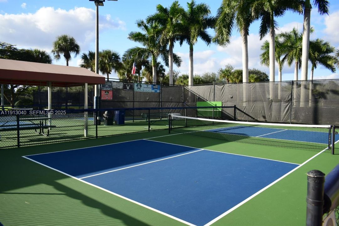 待售: $255,000 (2 贝兹, 2 浴室, 1055 平方英尺)