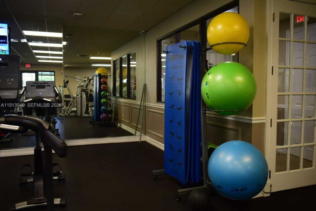 待售: $255,000 (2 贝兹, 2 浴室, 1055 平方英尺)