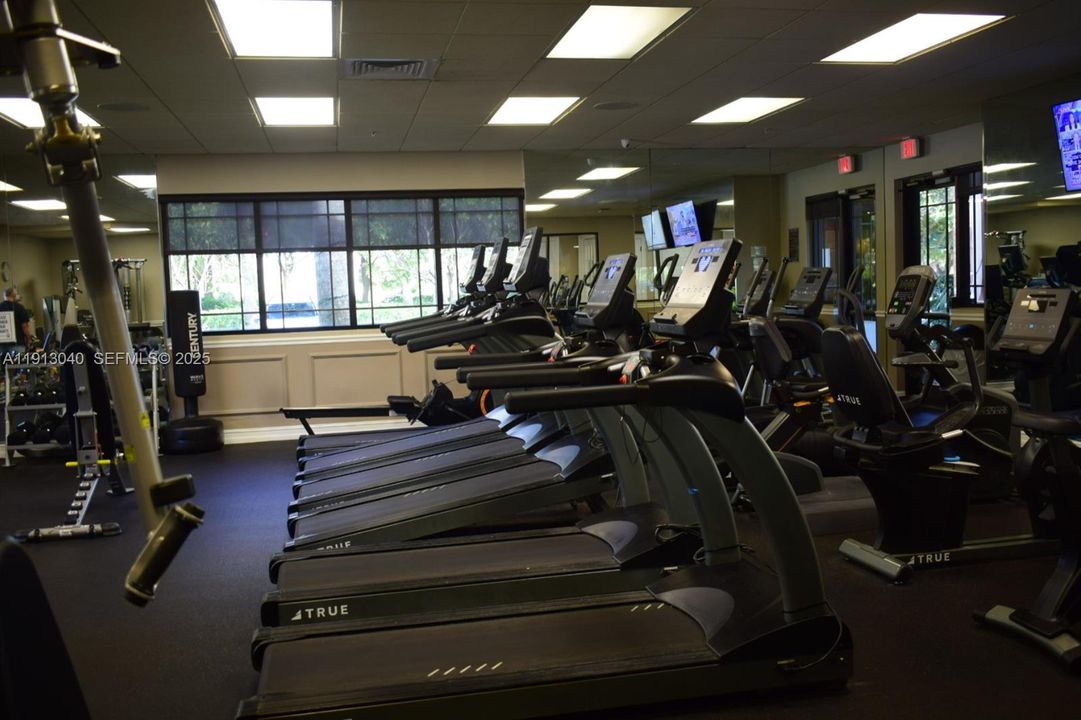 待售: $255,000 (2 贝兹, 2 浴室, 1055 平方英尺)