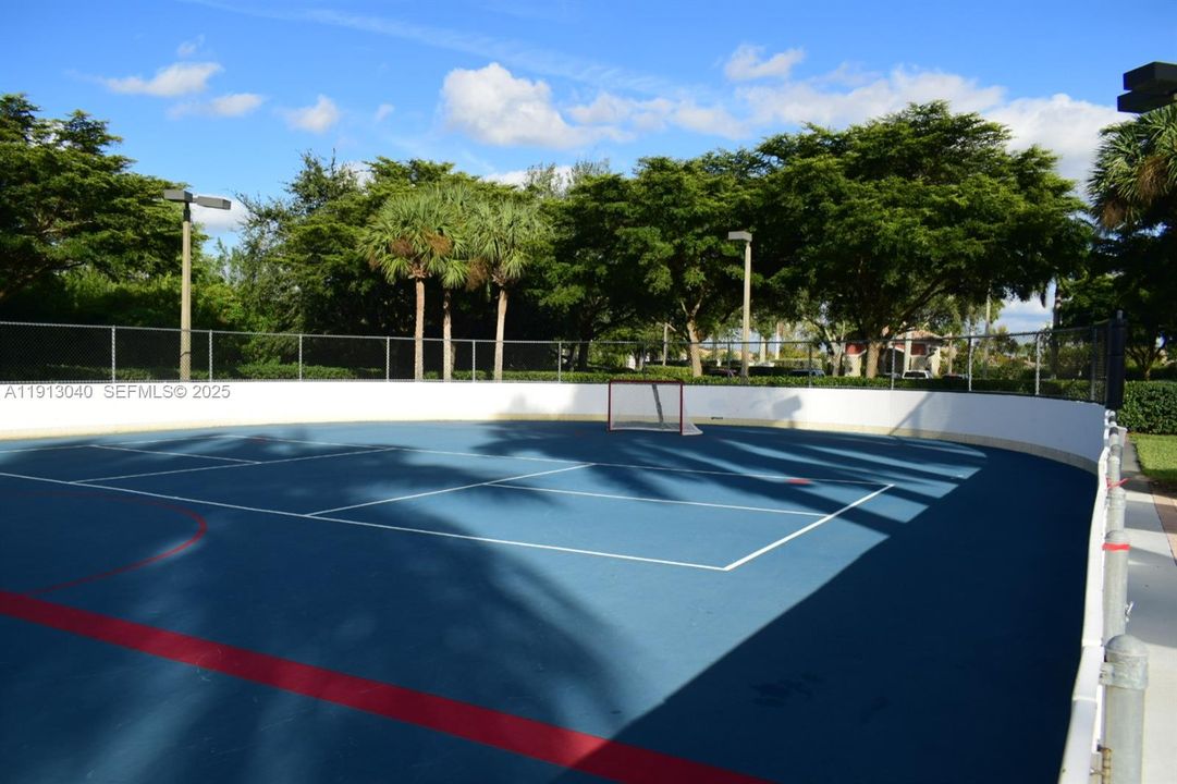 待售: $255,000 (2 贝兹, 2 浴室, 1055 平方英尺)