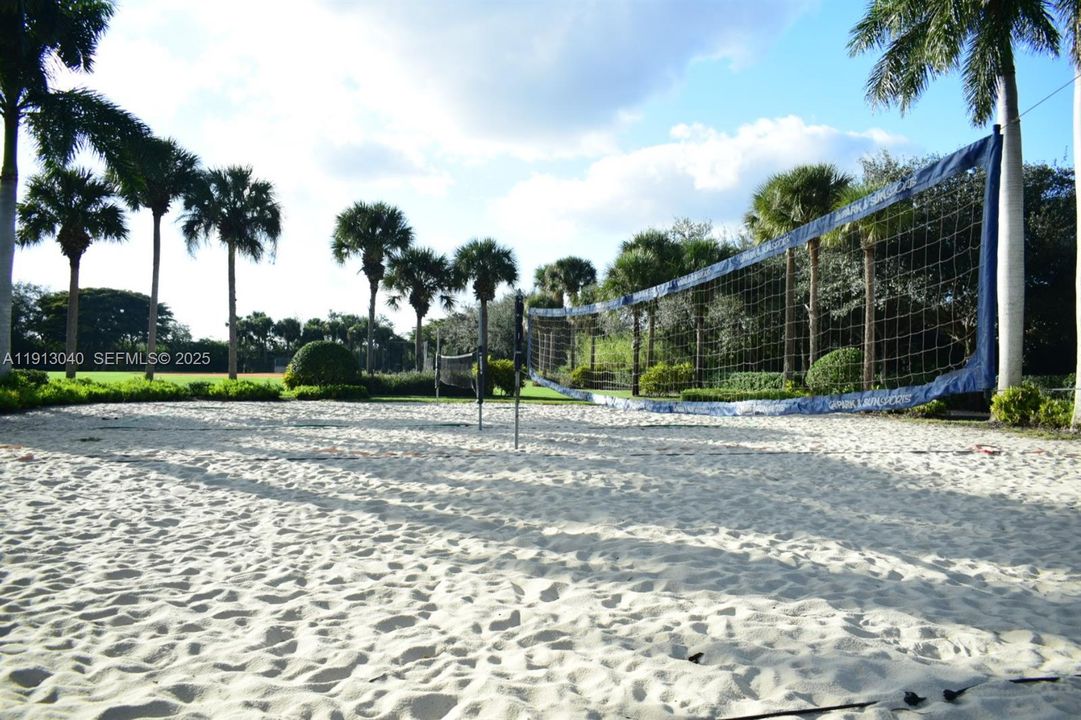 待售: $255,000 (2 贝兹, 2 浴室, 1055 平方英尺)