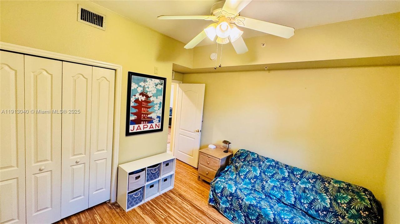 На продажу: $255,000 (2 спален, 2 ванн, 1055 Квадратных фут)