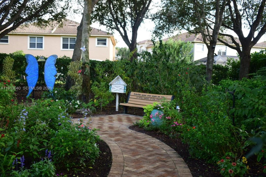 待售: $255,000 (2 贝兹, 2 浴室, 1055 平方英尺)