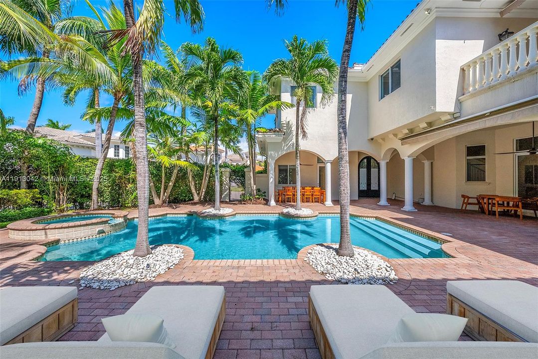 En Venta: $3,495,000 (6 camas, 6 baños, 4964 Pies cuadrados)